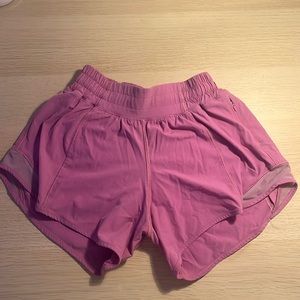 Size 2 lululemon hotty hots 4”